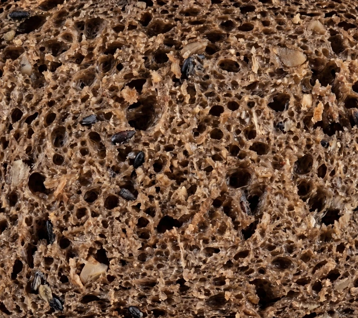 Tonus Nigella Sativa: Fibre with black seed character.